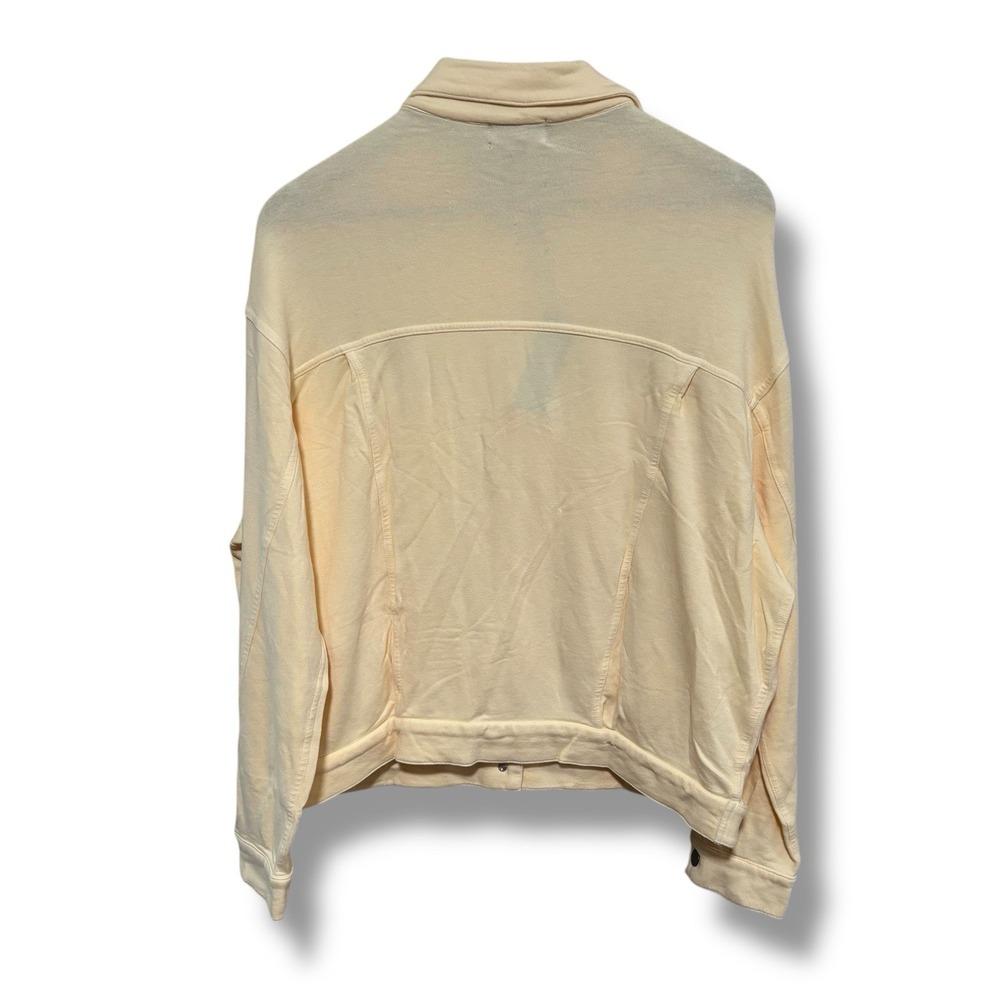 NWT Monrow Women's Supersoft Denim Style Buttercream Jacket‎ Size Large 23 x 23 - Picture 2 of 7